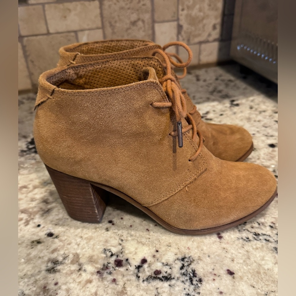 Toms Brown Suede Ankle Booties. 8 M